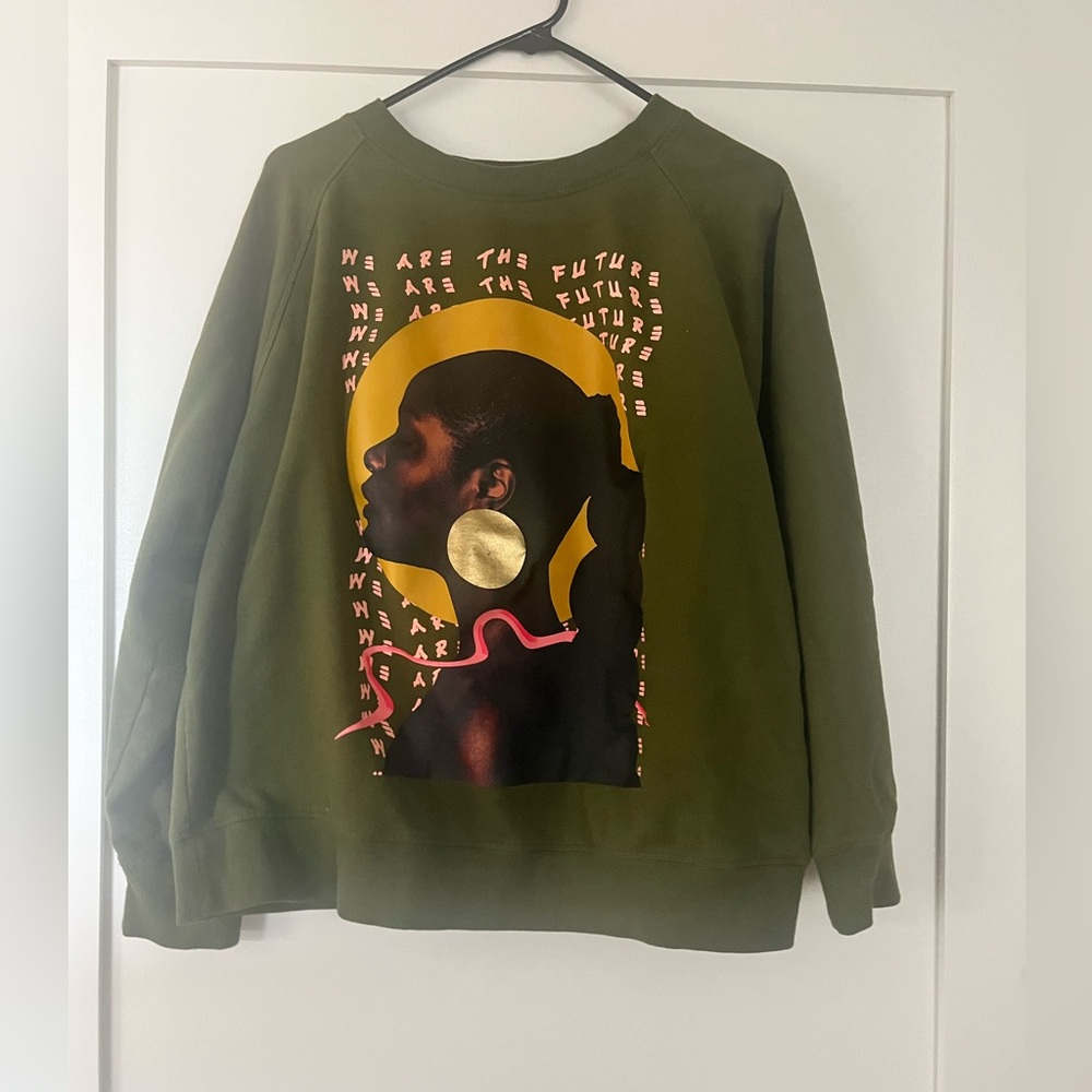 Long sleeved pullover crew neck